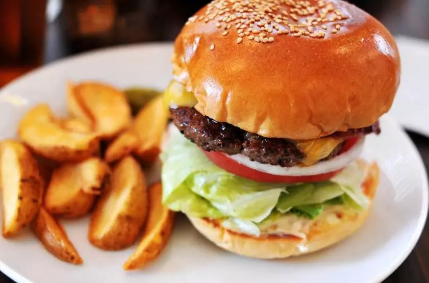 麥當(dāng)勞菜單均價(jià)降低了15%！美國快餐界掀起價(jià)格戰(zhàn)