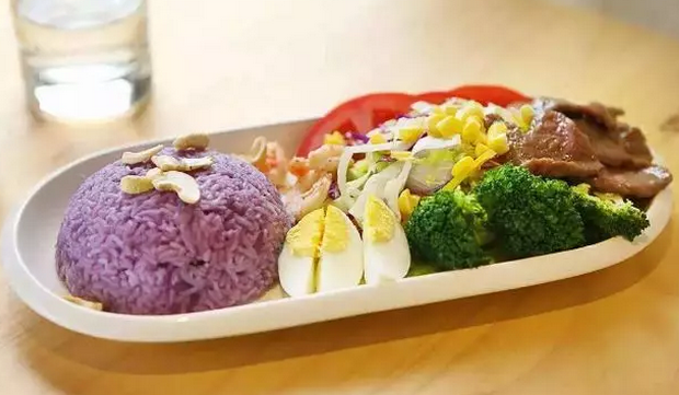 高端低價消費均增長，餐飲差異化競爭成新戰場