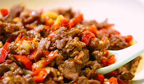 玩法 | 產(chǎn)品做“減法”、營(yíng)銷(xiāo)做IP，他把小炒黃牛肉從1.0“爆炒”到5.0