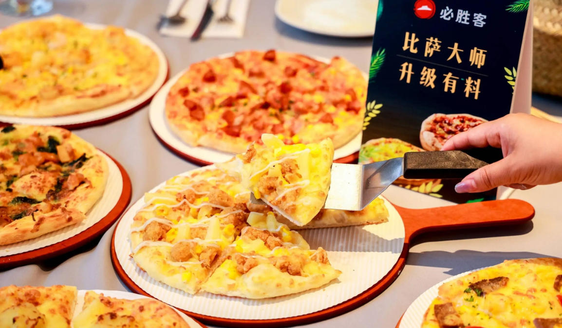 塔斯汀打出“中國披薩”招牌，復(fù)刻漢堡模式，這張“洋大餅”能做多大？