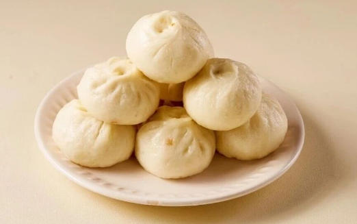 寶泉旅游景區(qū)旁的“包子界清流”，手工老面小籠包剛上市就被搶?zhuān)瑧{什么？